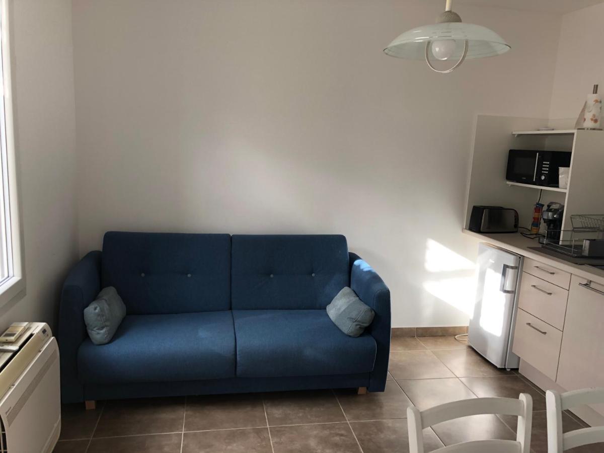 Aux 3 Domaines T2 Avec Terrasse Apartment Hyeres Exterior photo