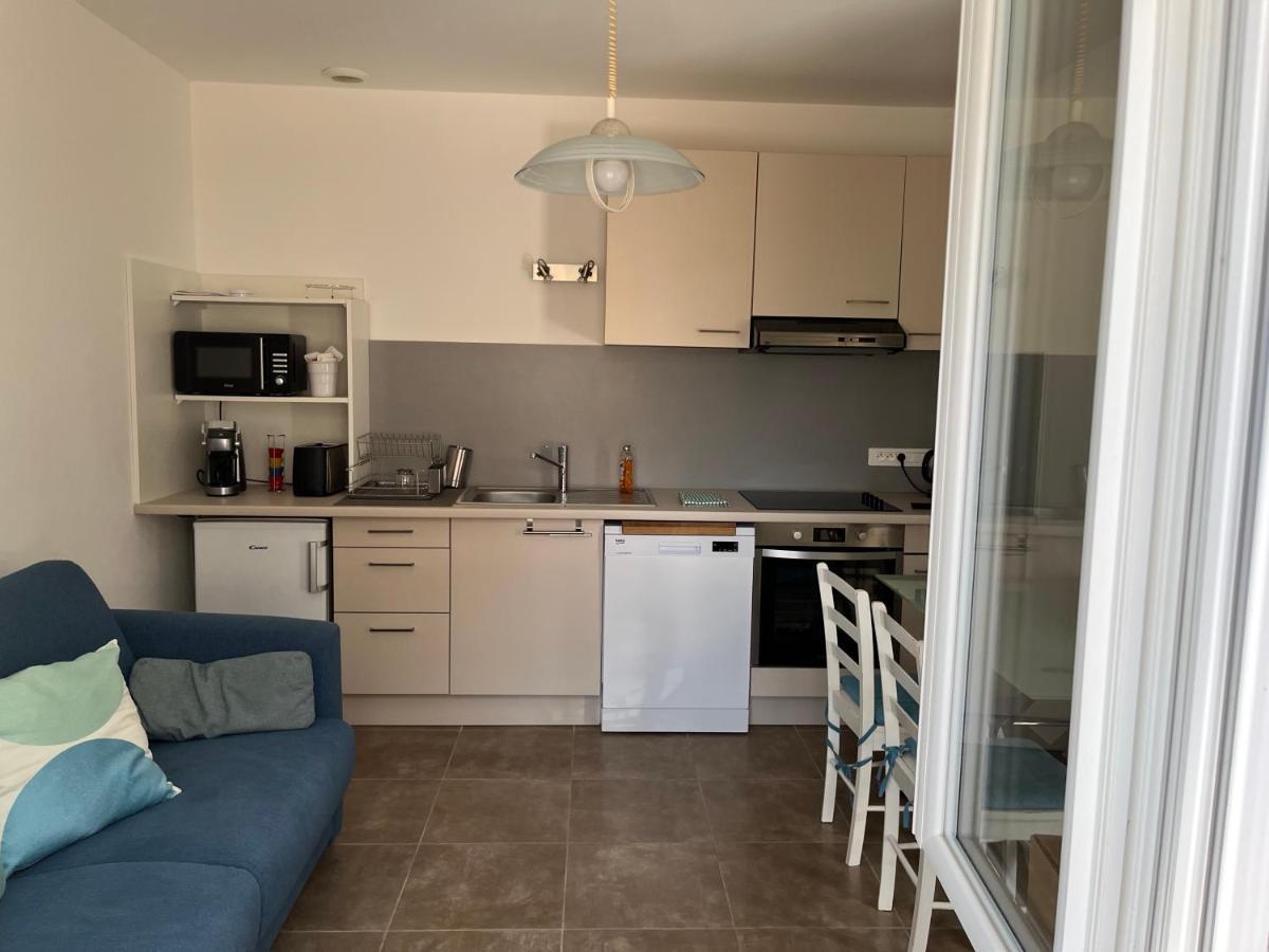 Aux 3 Domaines T2 Avec Terrasse Apartment Hyeres Exterior photo