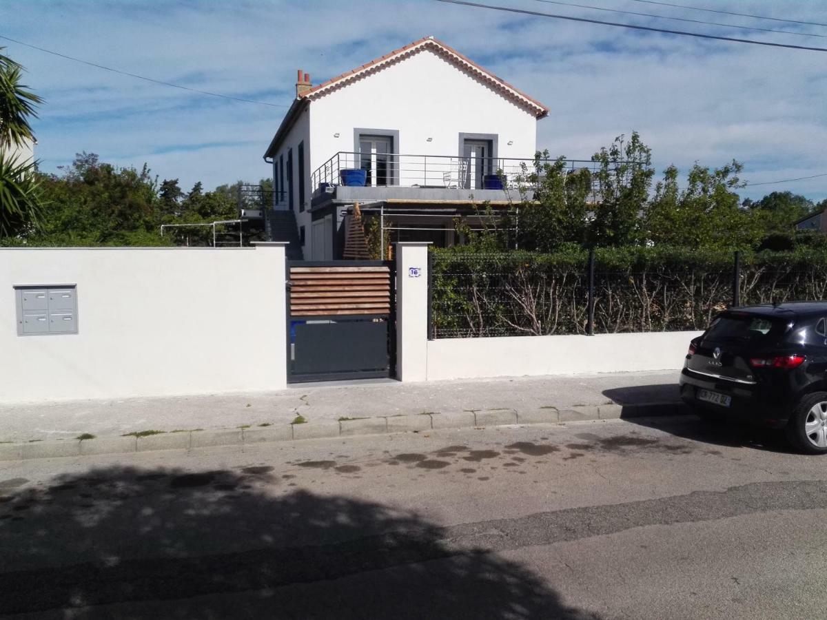 Aux 3 Domaines T2 Avec Terrasse Apartment Hyeres Exterior photo